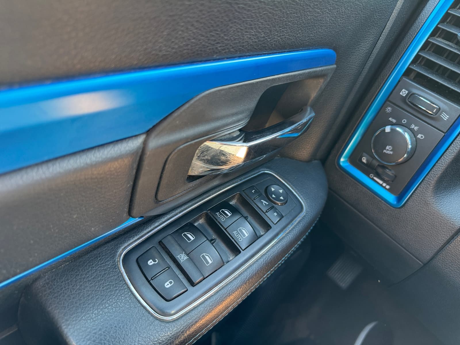 2018 RAM 1500 Sport Crew Cab SWB 4WD